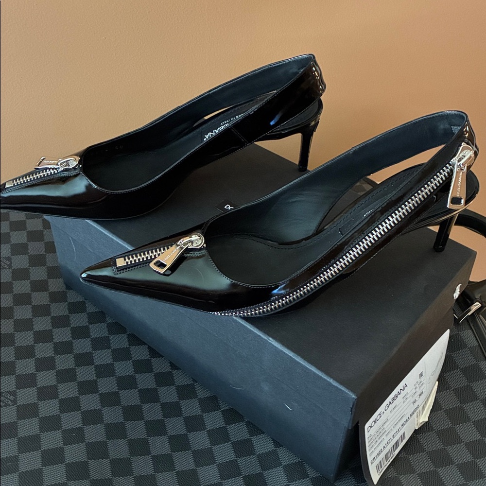 Dolce & Gabbana black lacquered Pumps with zipper detail ( Heels Shoes)